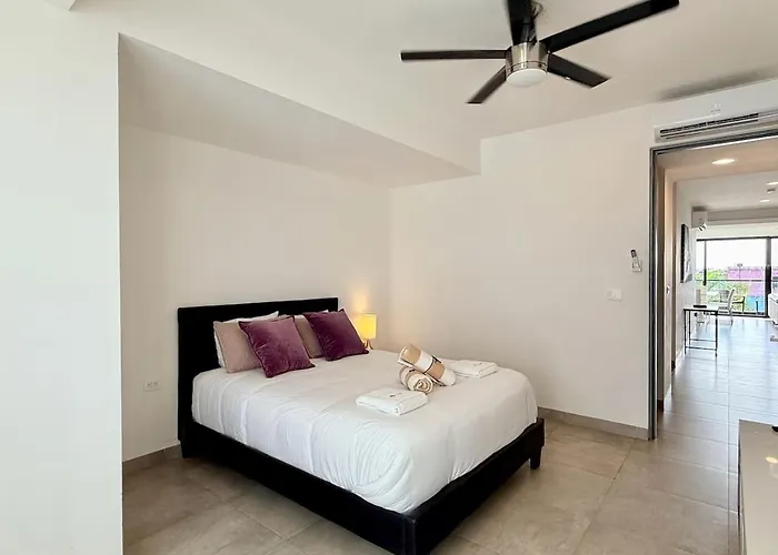 Icono 408 By Guys * Playa del Carmen