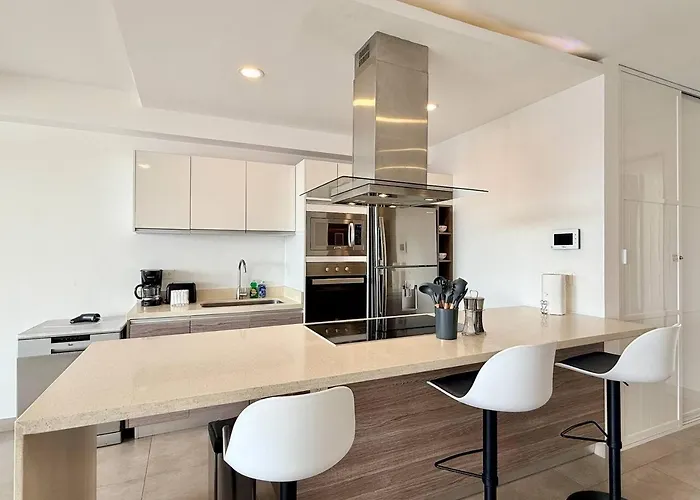 Icono 408 By Guys * Playa del Carmen